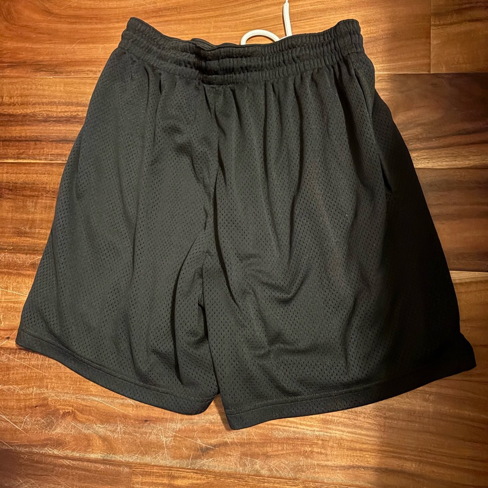 Nike Me Black Athletic Shorts medium  (15)‎ - Picture 2 of 4